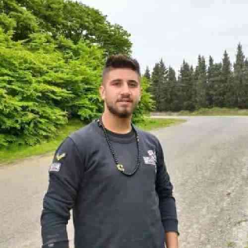 علی حمیدی مثلا عاشق بوی بهم برسیم یارا از همه که بگذرم